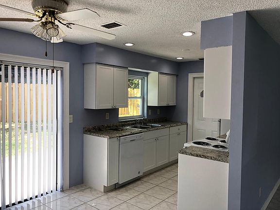 3rd image of 2025 Old Dixie Hwy SE
