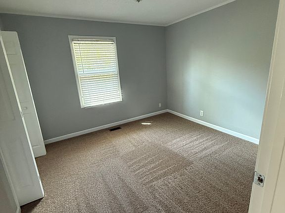 5th image of 606 E Maple Ave