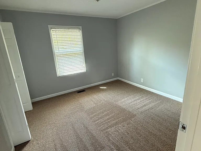 606 E Maple Ave — Photo 5