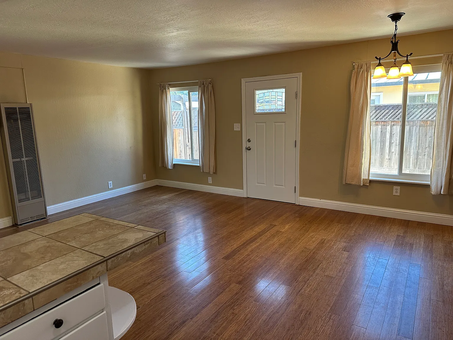 2 bed, 1000 sqft, $1,450 — Photo 3