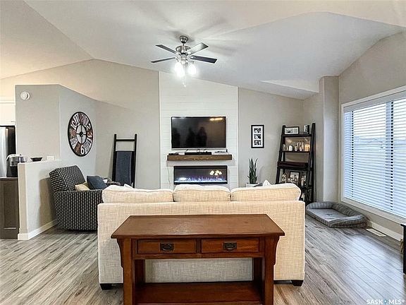 3rd image of 42 Gibson Cres