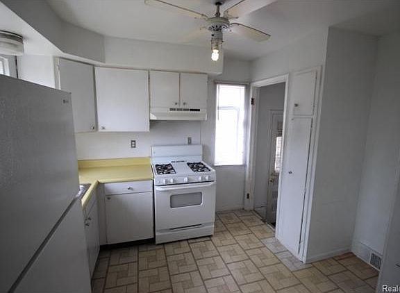 5th image of 702 E University Ave