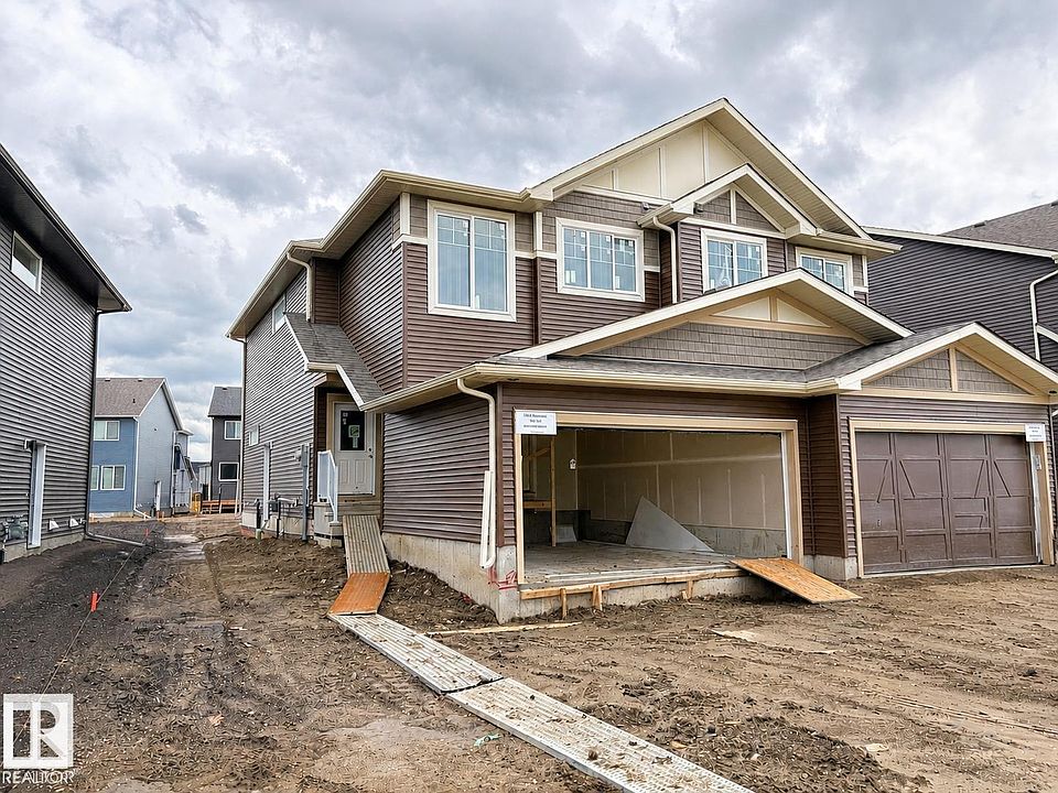2nd image of 5633 Hawthorn Way SW