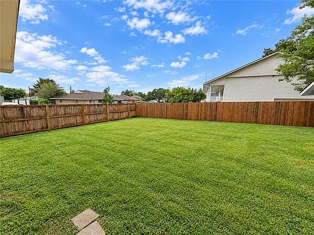 4 bed, 2.0 bath, 1880 sqft, $2,400 — Photo 3
