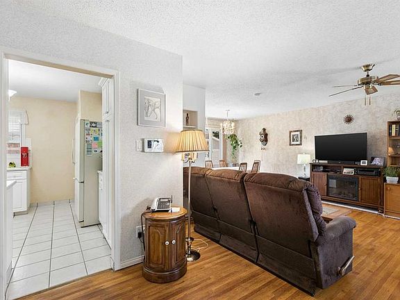 3rd image of 275 SE Northmount Dr NW