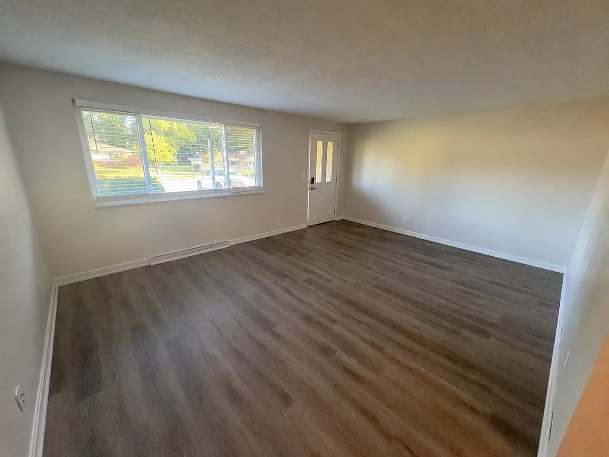 721 Wilfert Dr — Photo 3