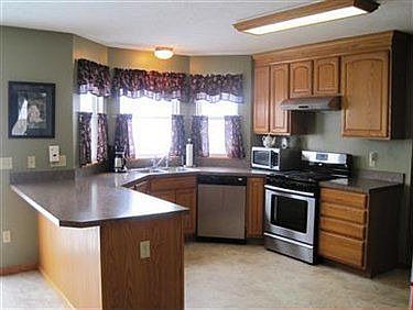 5th image of 235 Creekview Cir