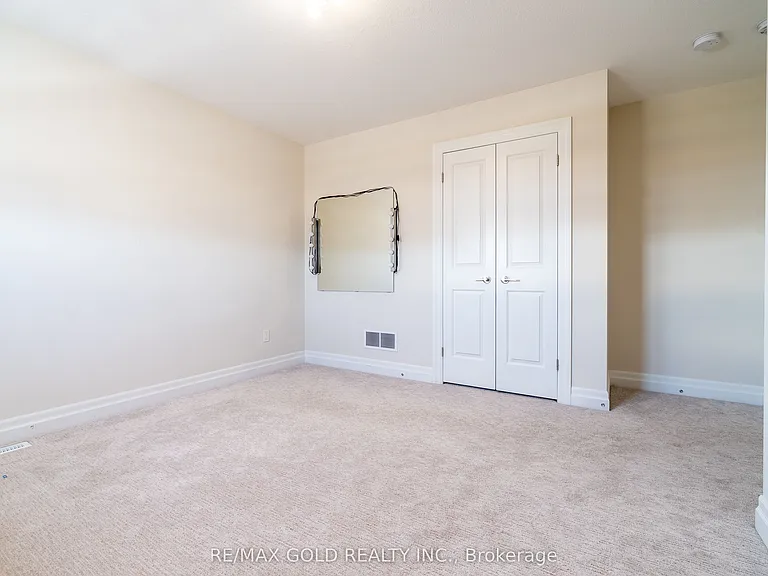 2591 Sheffield Blvd — Photo 34