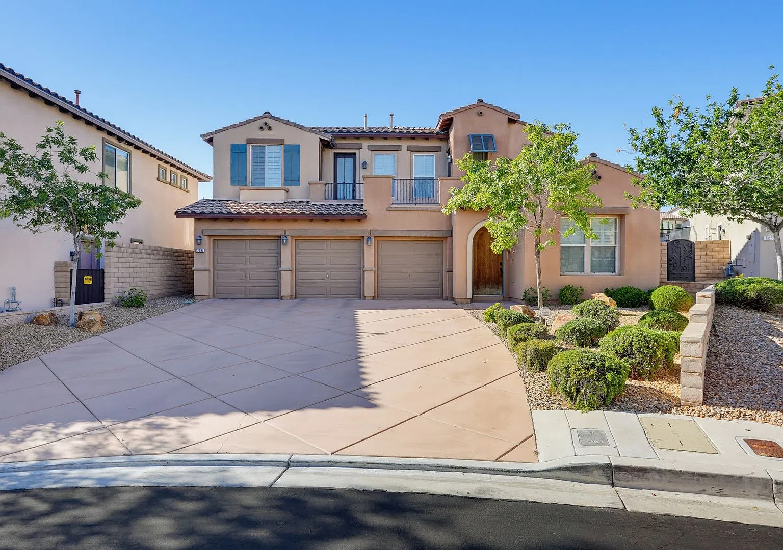 Beautiful Summerlin Paseos Home With 1st Floor Primary Suite — Photo 1