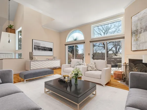 537 Boylston St, Brookline, MA 02445