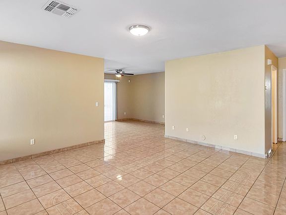 7218 W Whyman Ave-large-004-6-Main Livin