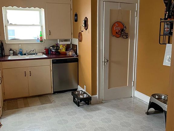 3rd image of 148 Samaritan Ave