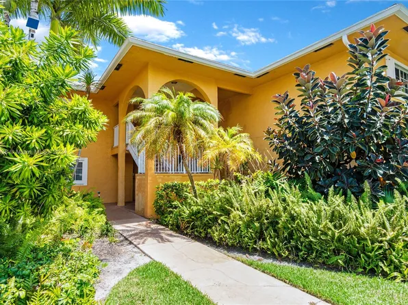 811 SE 4th Ave APT C201, Dania, FL 33004