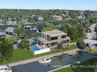 16 & 20 Middle Pond Ln, Southampton, NY 11968