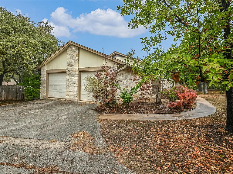 3207 Eanes Cir #A — Photo 14