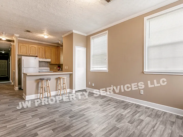 1414A Sumner St — Photo 2
