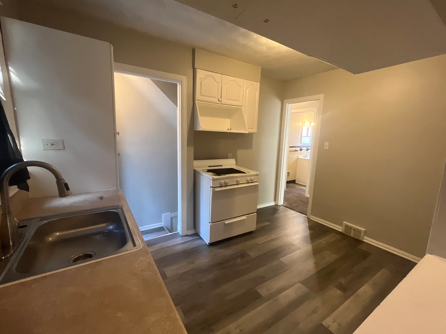 3 bed, 850 sqft, $1,400 — Photo 4