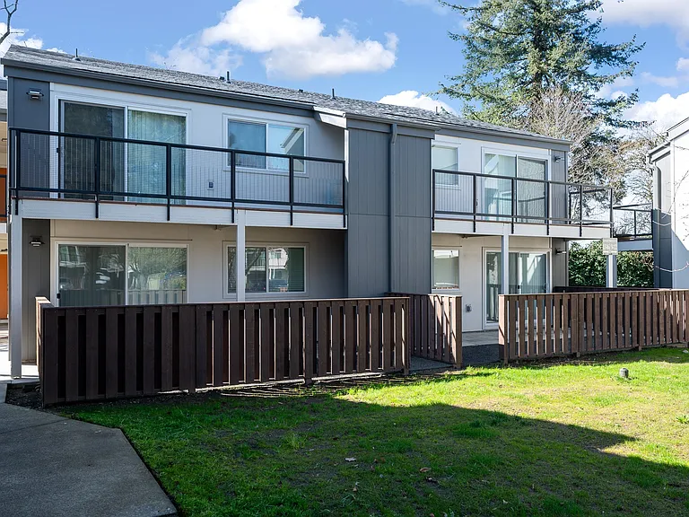 Gateway Terrace — Photo 32