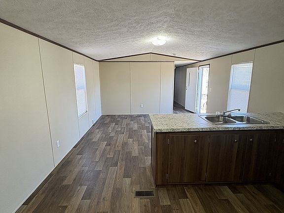 5th image of 23 Imperial Valley Dr