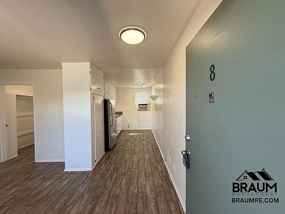 4th image of 15634 Leadwell St #8