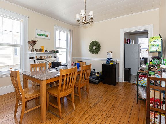 4th image of 17 Bennett St