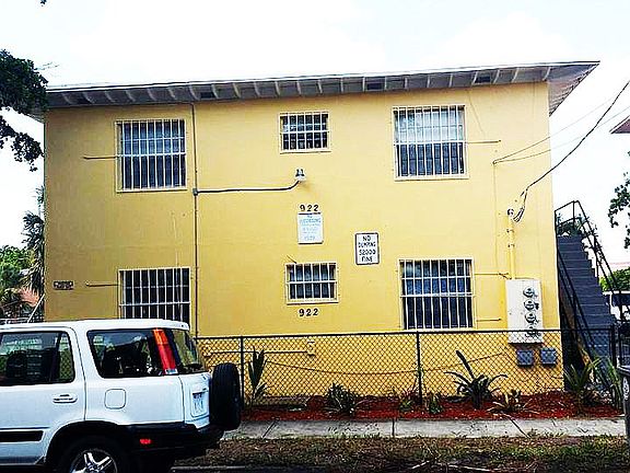 2nd image of 922 W 5th St
