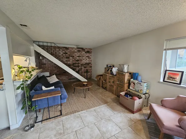 1908 El Paso Ave APT 2, Davis, CA 95618
