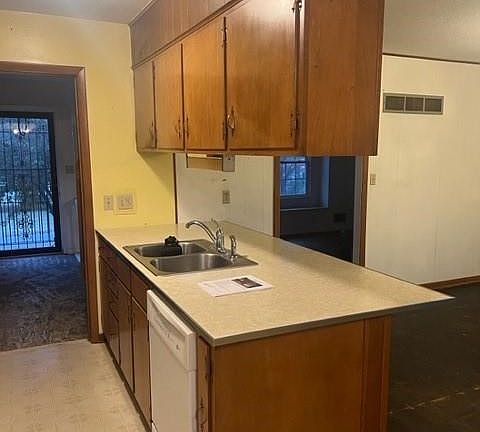 3rd image of 6304 E 41st St S
