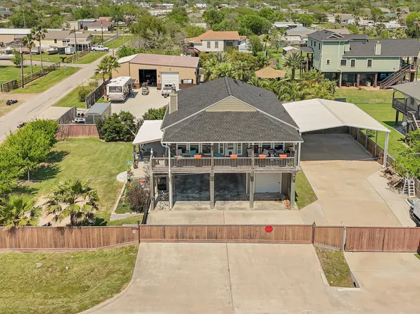 939 8th St, San Leon, TX 77539