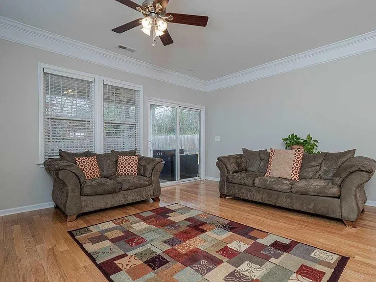 619 Elm Ave — Photo 8