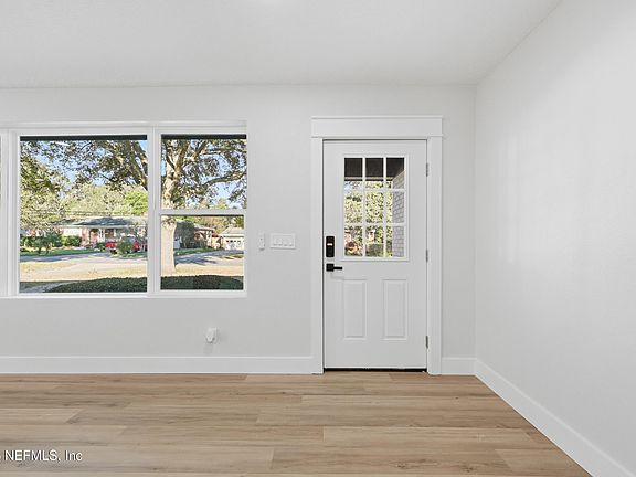 3rd image of 1440 HARBOR OAKS Road