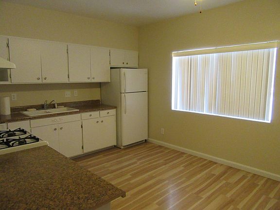 3rd image of 2001 Southridge Dr