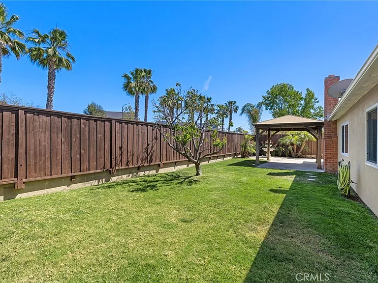 24725 Camarillo St — Photo 26
