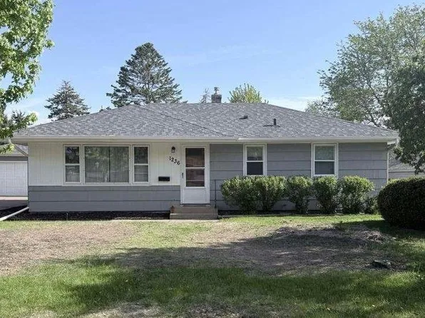 1236 Roma Ave, Roseville, MN 55113