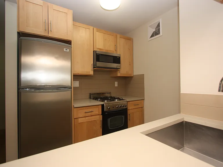 170 E 112th St #3C — Photo 3