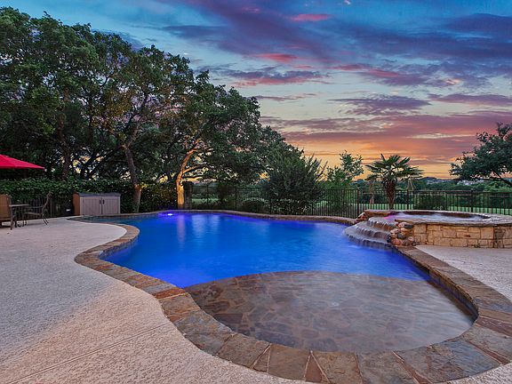 3rd image of 10900 Quarry Oaks Trl
