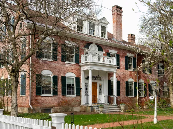 39 Elm Street #B, Woodstock, VT 05091
