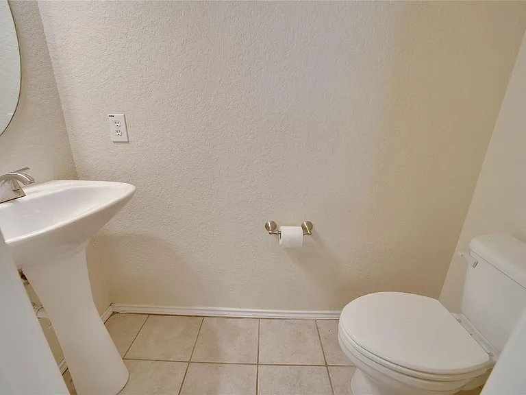 121 Park Ln — Photo 16