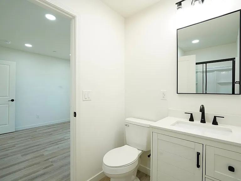 4805 Charlotte Way — Photo 11