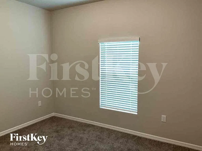 2216 NW 18th Ter — Photo 6