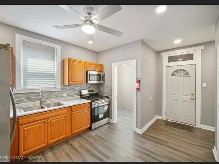 1338 N Massasoit Ave — Photo 5
