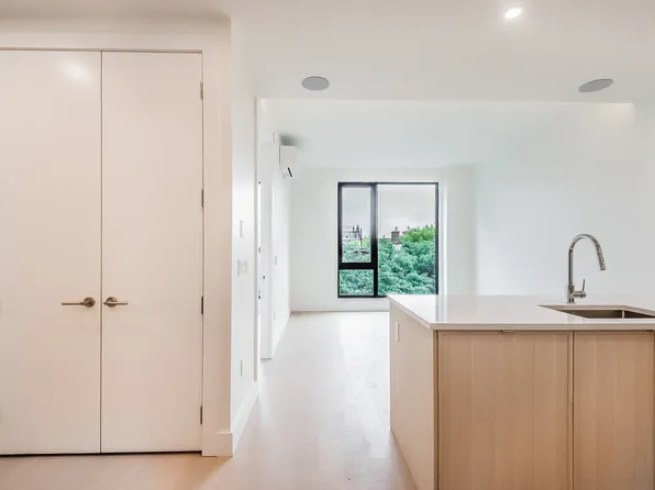 218 Front Street image 4 of 46