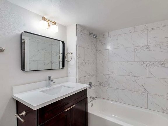 4th image of 813 E Marlette Ave APT 4