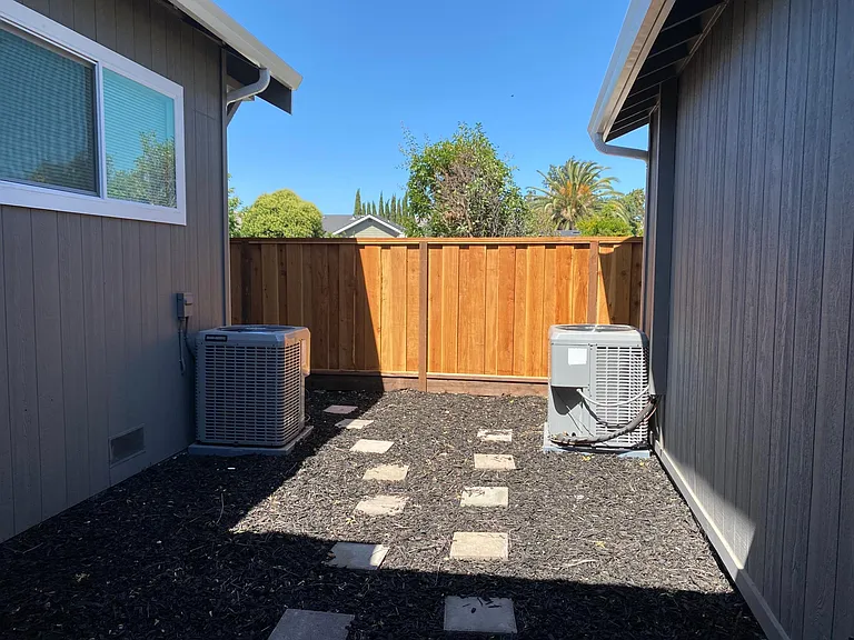 1729 E San Antonio St — Photo 11