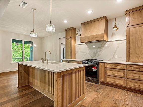 3rd image of 6 Oxenholme Ln