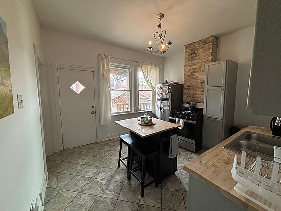 4th image of 1324 W Diversey Pkwy #1