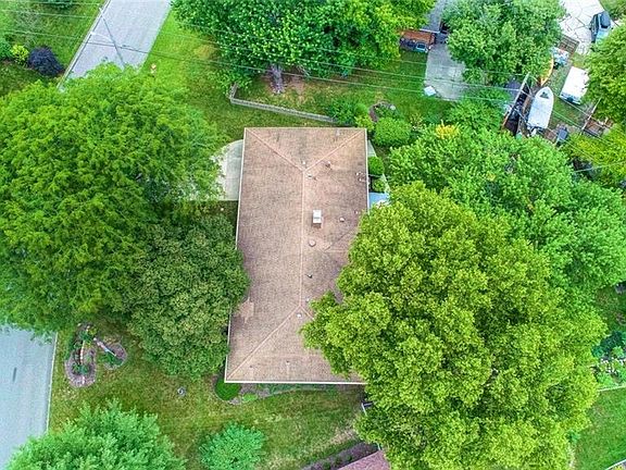 2nd image of 4604 Parklawn Dr