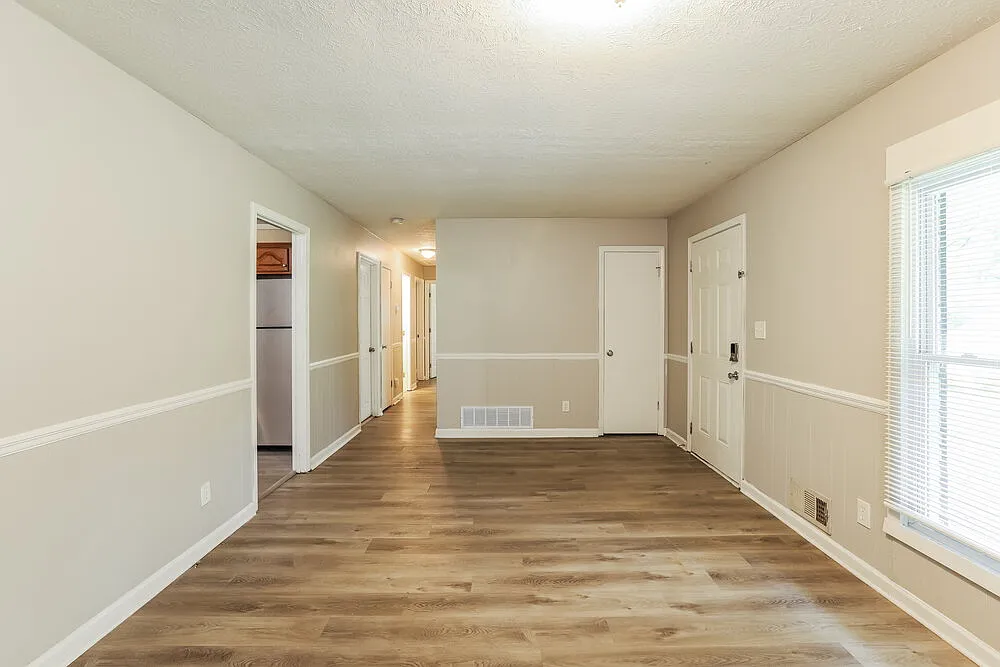 3 bed, 1.5 bath, 1620 sqft, $1,510 — Photo 4