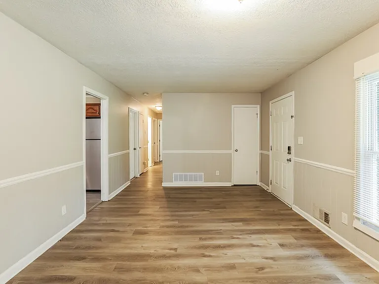 1338 W Stoneybrook Dr — Photo 4