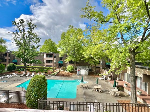 2 Shrewsbury Green Dr Unit I